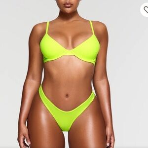 SKIMS FITS EVERYBODY T-SHIRT DEMI BRA 38B